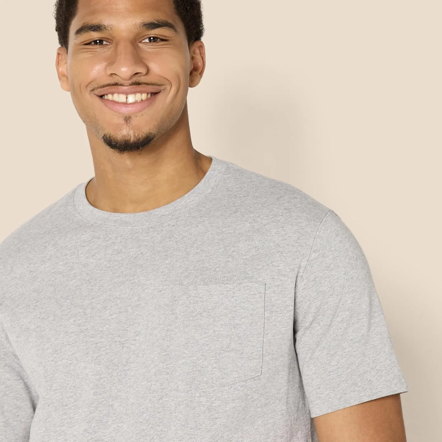 Amazon Essentials Men's Relaxed-Fit Heavyweight Cotton Pocket T-Shirt